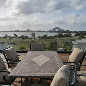 Big Penthouse With Amazing View, Private Rooftop & Jacuzzi Apartment